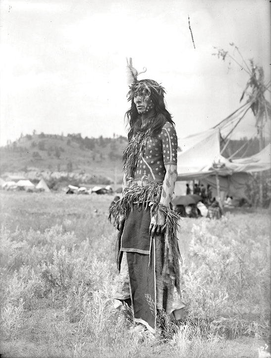 northern-cheyenne-sundancer-1900-photo-by-richard-throssel-source-university-of-wyoming-american-heritage-center